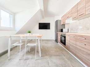 RAJ Living - Monteurwohnung mit 3 Zimmern - Dachgeschoss - Parkplatz